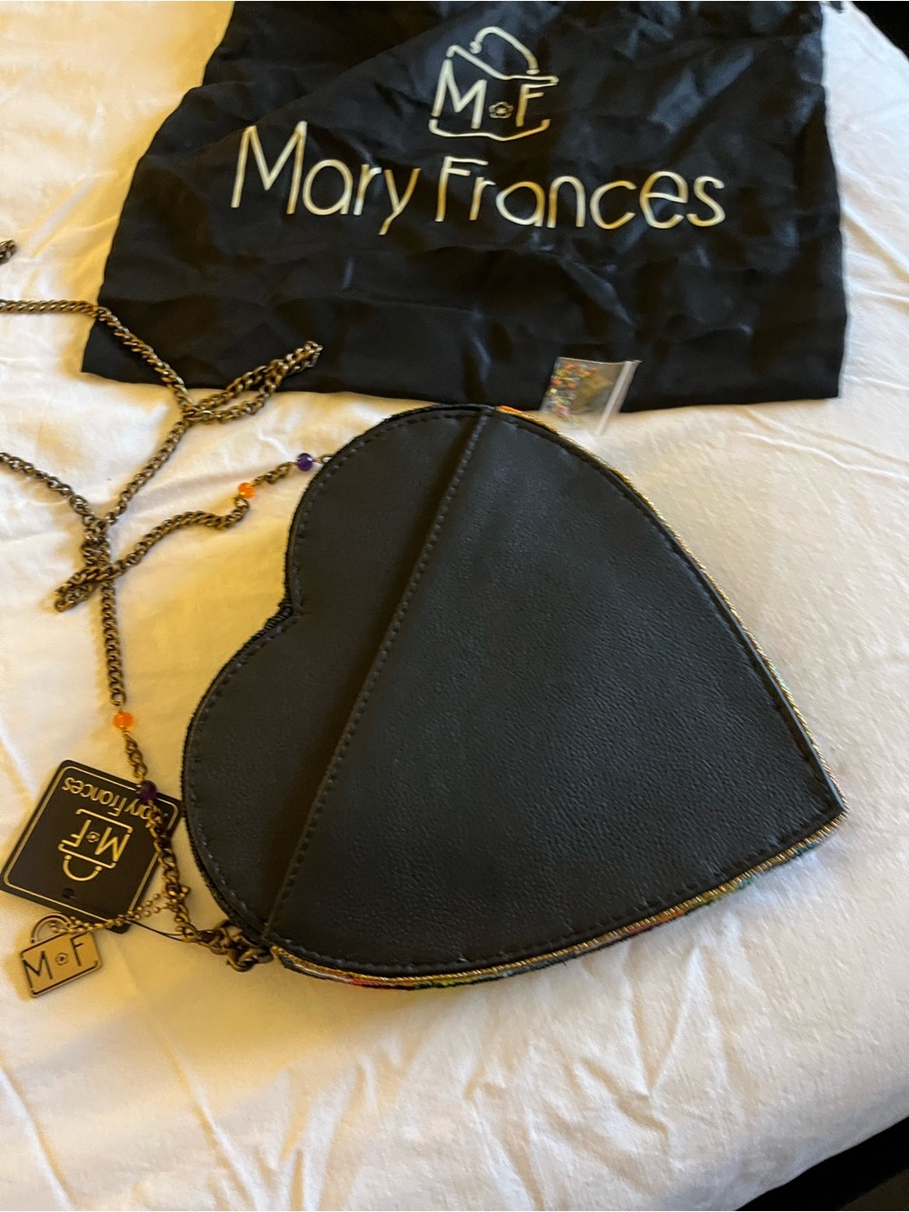 Mary Frances Heart Crossbody NWT,dust bag, authenticity certificate, extra beads - Picture 2 of 3